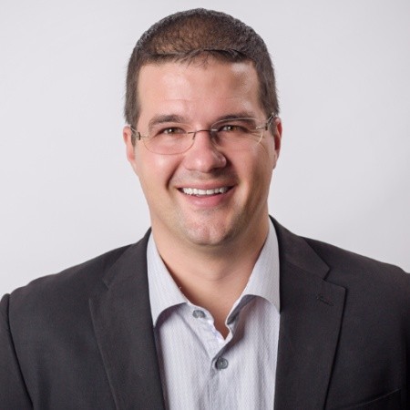 Max Lyons account executive